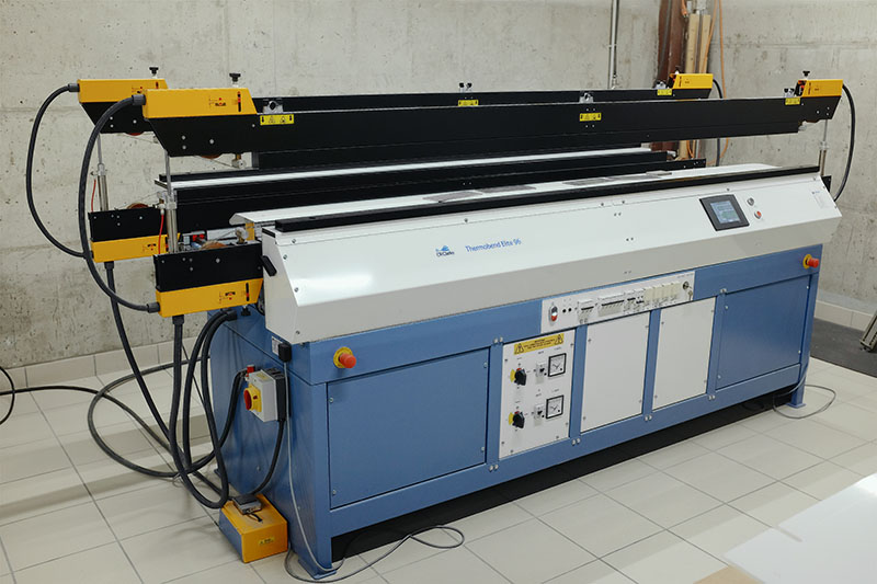 Machine de pliage des matières plastiques