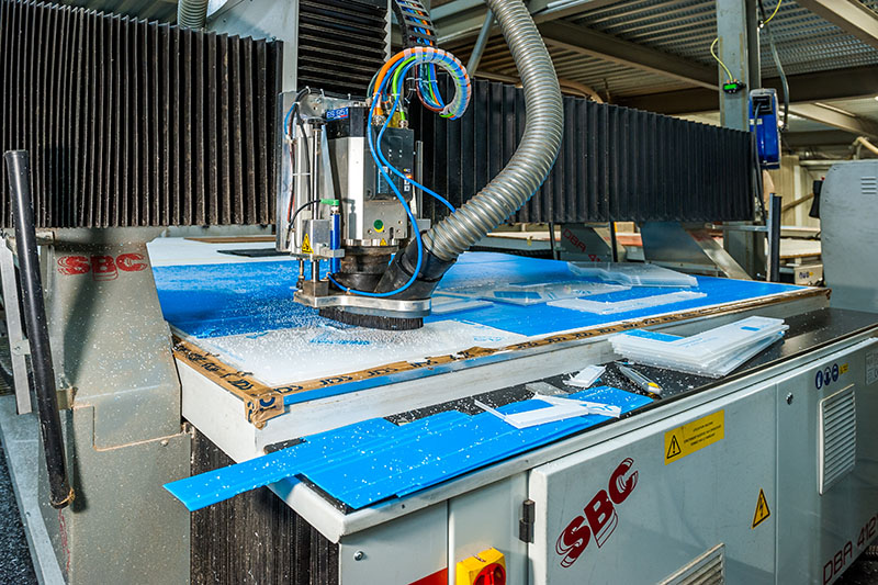 Découpage des panneaux de matières plastiques sur SBC 4000 x 2000