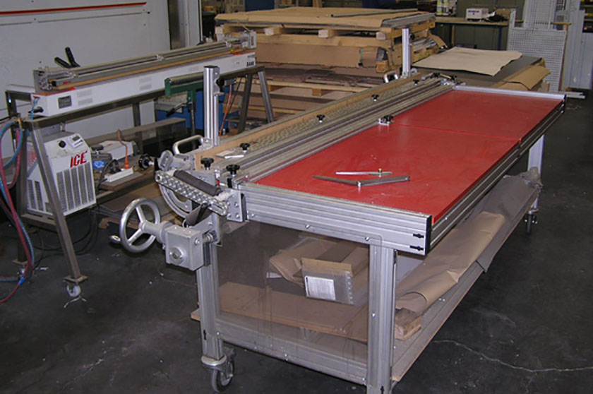 Table de chauffe et pliage pour matières plastiques